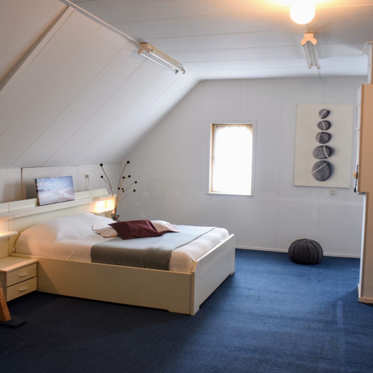 zolderkamer https://www.molenaarvastgoedstyling.nl/wp-content/uploads/2017/04/zolderkamer-1280x1280.jpg