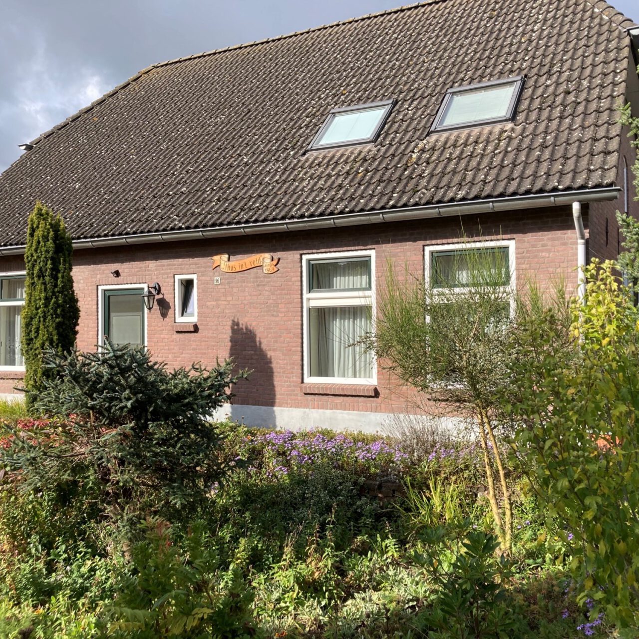 buitenkant Oranjehof https://www.molenaarvastgoedstyling.nl/wp-content/uploads/2021/10/buitenkant-Oranjehof-1280x1280.jpg