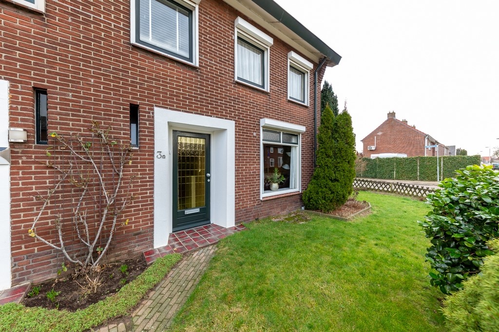 https://www.molenaarvastgoedstyling.nl/wp-content/uploads/2022/02/Buitenzijde-woning-Hogeweg-3a-Ulft.jpg