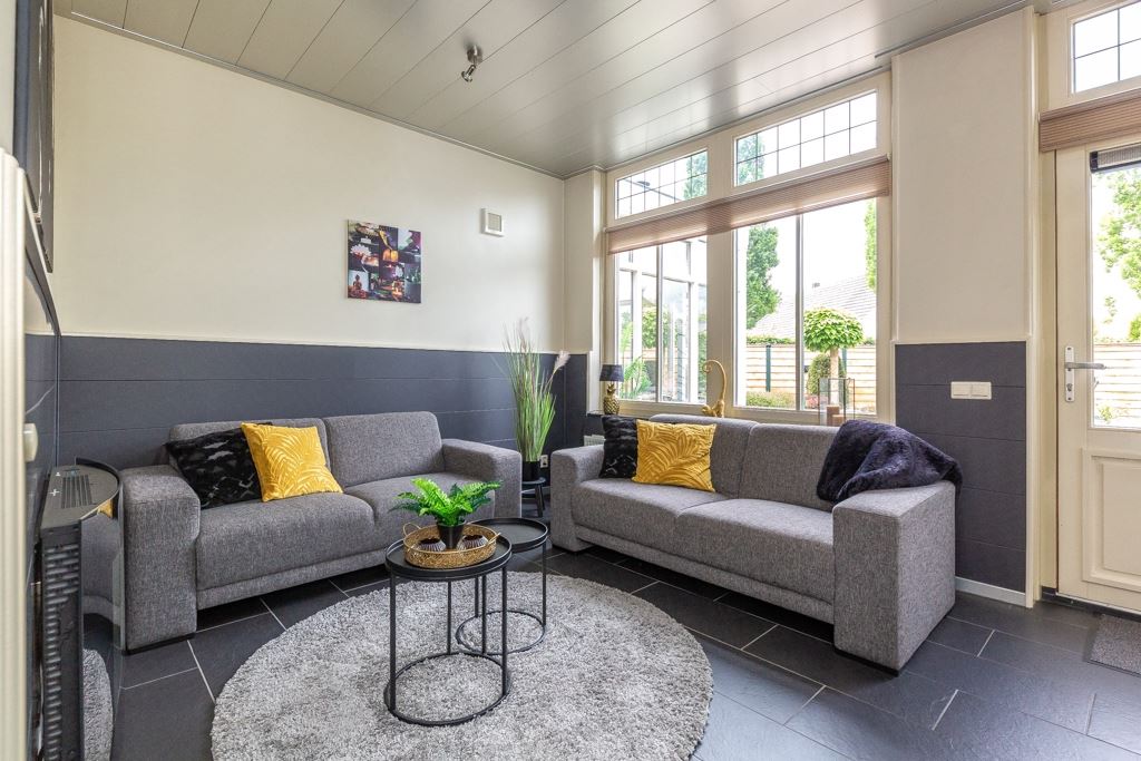 Molenbeek chillruimte https://www.molenaarvastgoedstyling.nl/wp-content/uploads/2022/06/Molenbeek-chillruimte.jpg