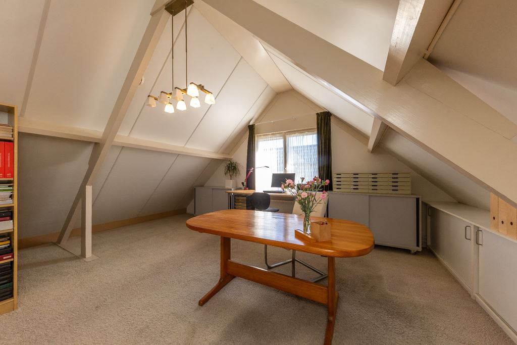 Zolderkamer Berkenlaan https://www.molenaarvastgoedstyling.nl/wp-content/uploads/2023/04/Zolderkamer-Berkenlaan.jpg