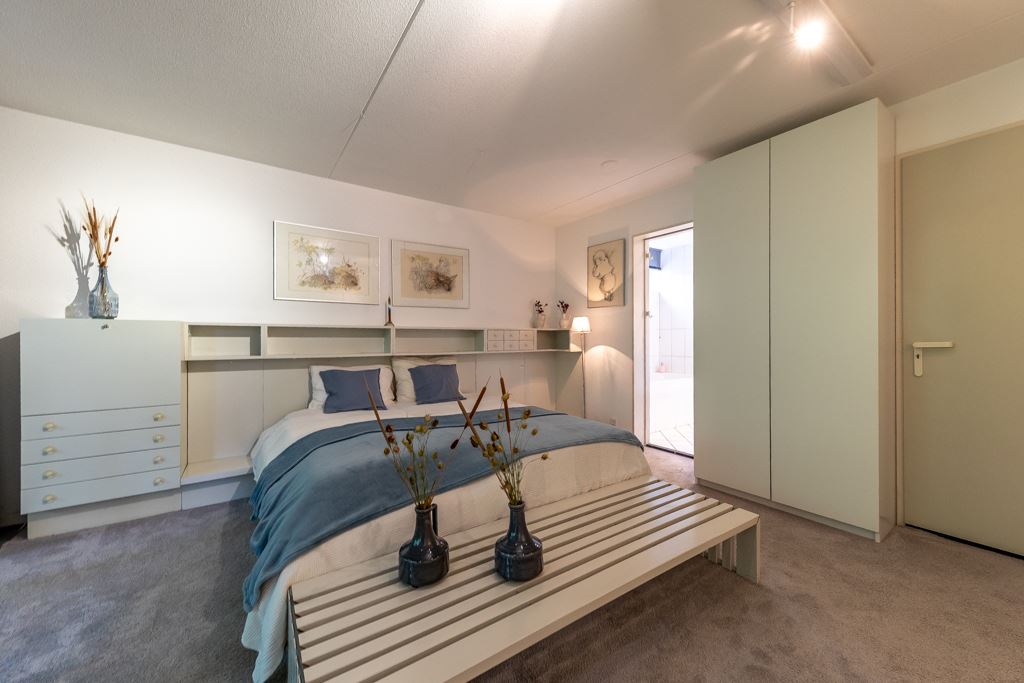 Laag Keppel grote slaapkamer 1 (1) https://www.molenaarvastgoedstyling.nl/wp-content/uploads/2023/10/Laag-Keppel-grote-slaapkamer-1-1.jpg