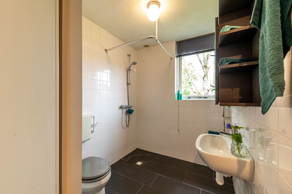 Bethlehemstraat Badkamer https://www.molenaarvastgoedstyling.nl/wp-content/uploads/2024/06/Bethlehemstraat-Badkamer.jpg