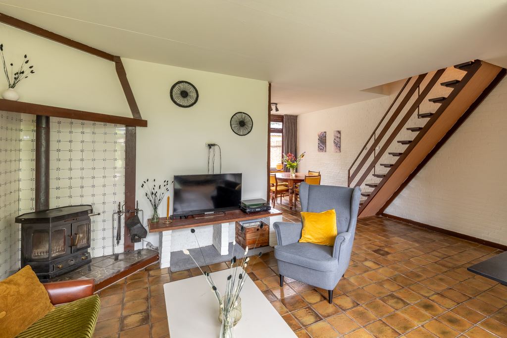 Bethlehemstraat Woonkamer met trap https://www.molenaarvastgoedstyling.nl/wp-content/uploads/2024/06/Bethlehemstraat-Woonkamer-met-trap.jpg